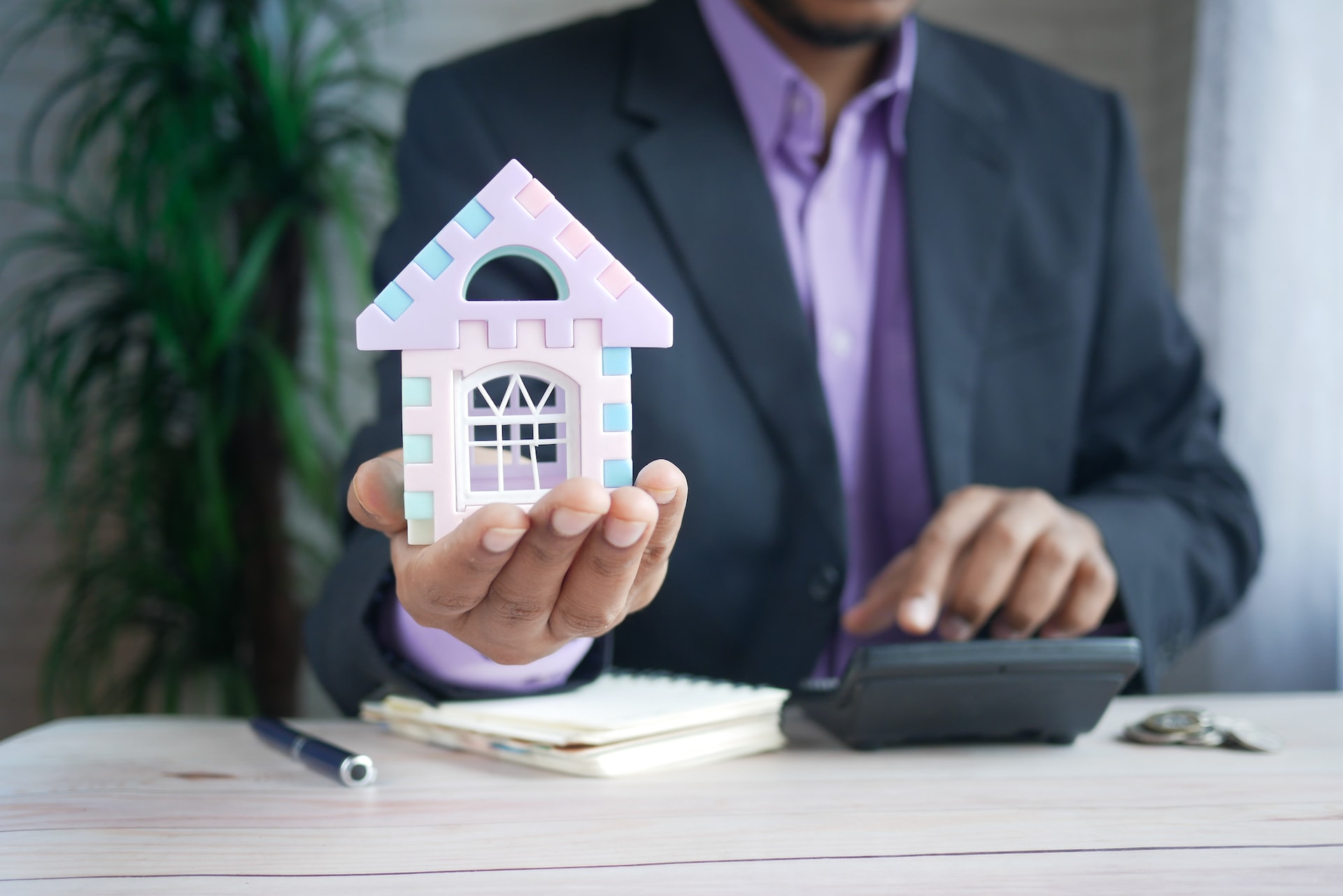 Sprzedaż mieszkania przez agencję nieruchomości — co warto wiedzieć?